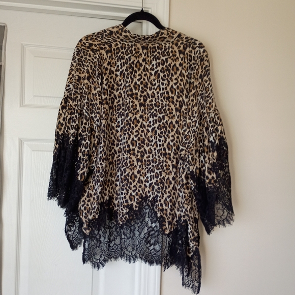 Leopard Print Lace Trim Sweater Gold Hawk XS - Picture 2 of 3